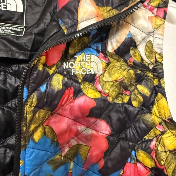 The North Face Women's Floral Vest - Black, Blue, Pink size medium - Picture 2 of 5